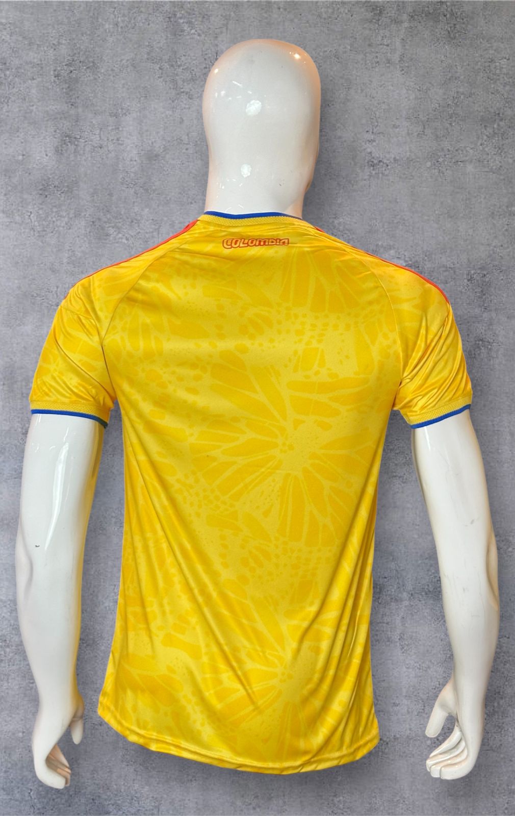 CAMISETA COLOMBIA BORDADA + CAJA